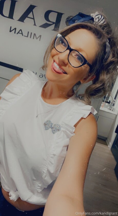 Kandigrant hot actress pics