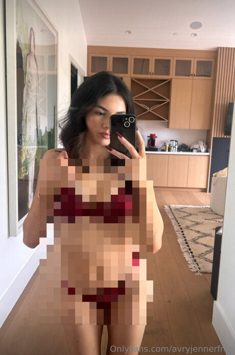 Avryjennerfree model nice pictures
