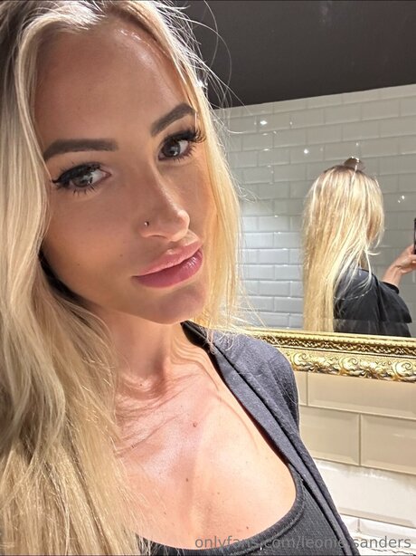Leonie Sanders nice pornstar picture