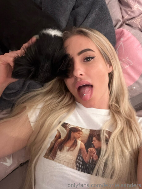 Leonie Sanders nice star picture