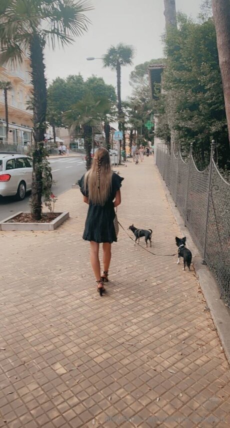 Leonie Sanders beautiful actress pic