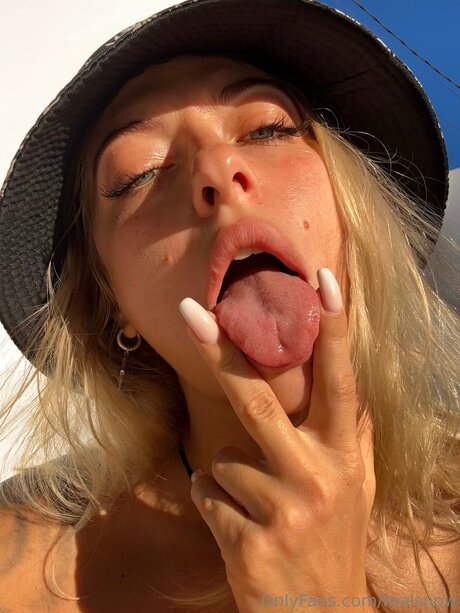 latina solo onlyfans exclusive pics