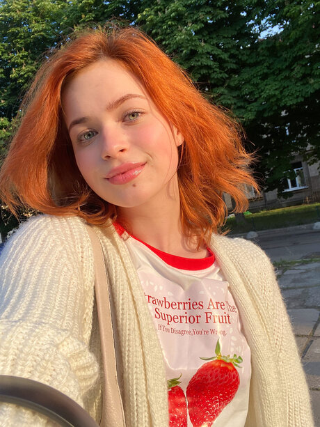 Pineappleri hot model pic