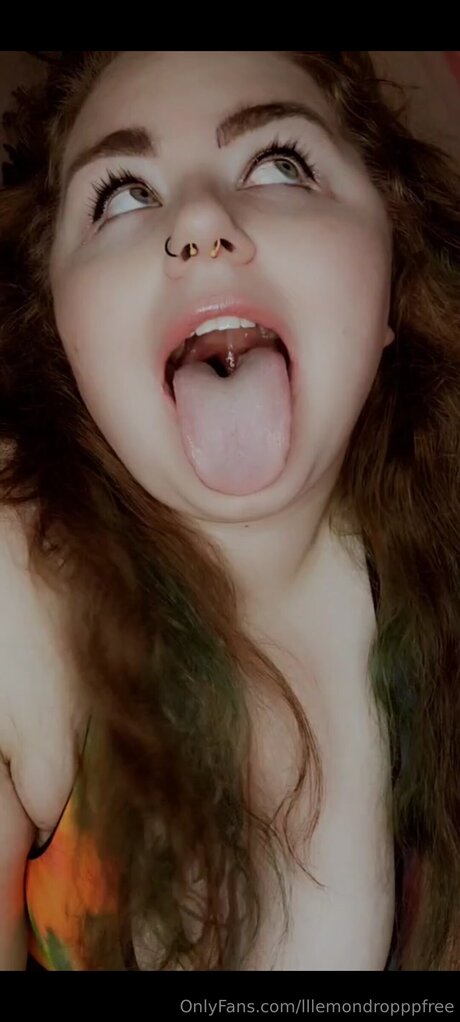 Lllemondropppfree erotic pornstar image