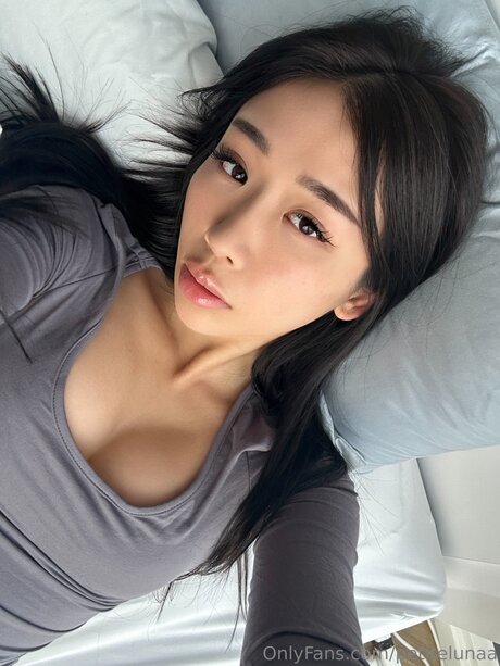 Petitelunaa naked model images