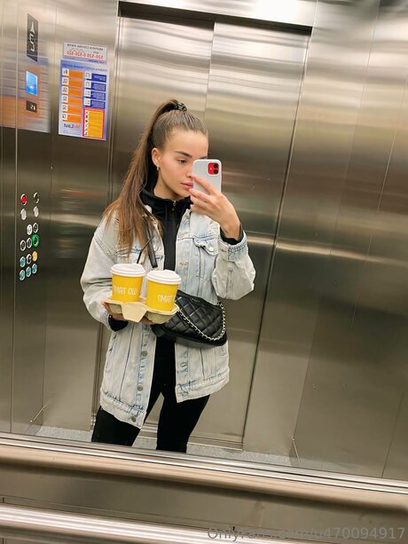 Elizabeth Dreamm hd actress pics