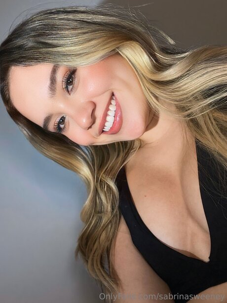 Sabrinasweeney top model photo