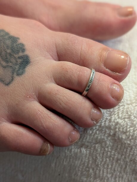 Barefoot Bunny B model pornographic galleries