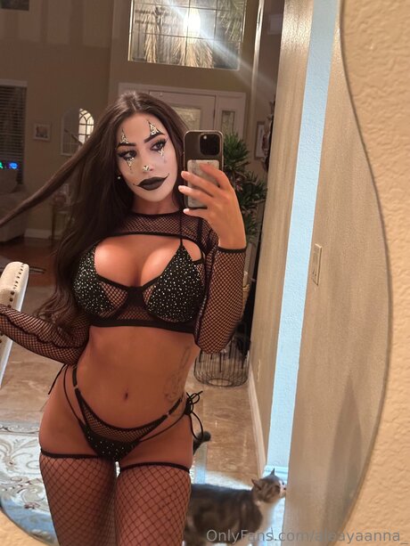 Aleayaanna xxx actress pics