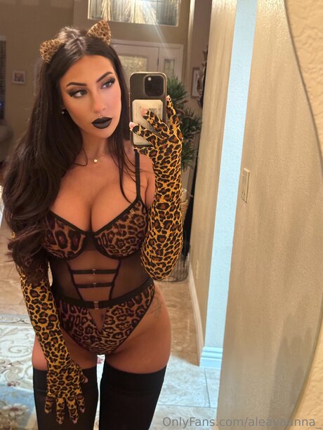 Aleayaanna star naked images