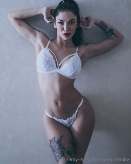 Onlylarasky model erotic img