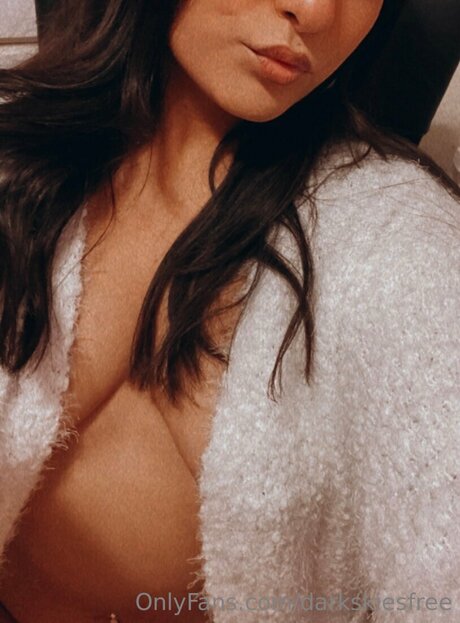 Darkskiesfree model nudes pic