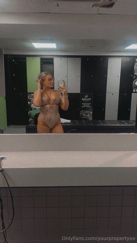 Yourpropertyxx erotic pornstar img