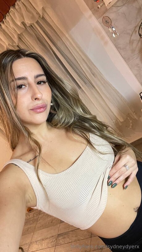 Sydneydyerx model exclusive pics