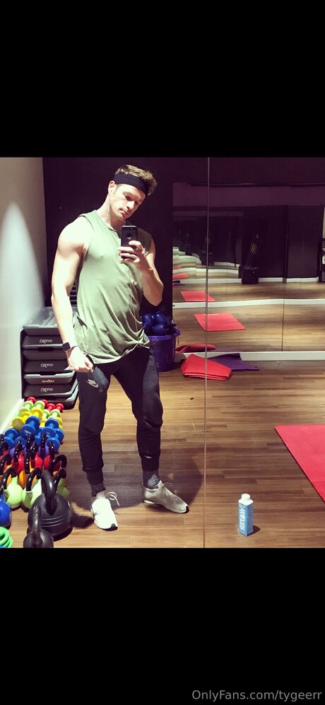 Tygeerr sexy model image