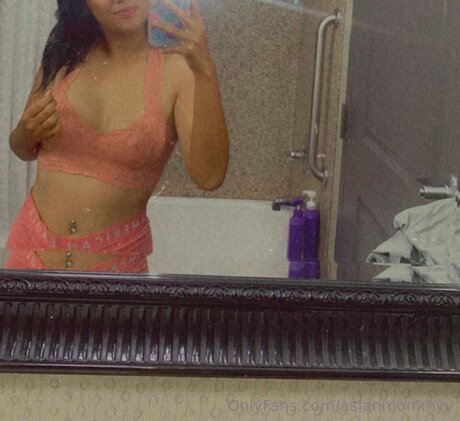 Asianmommyy nude star photo