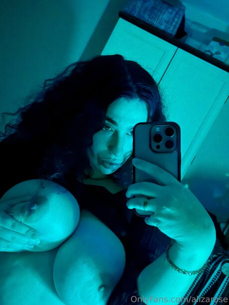 Alizarose model beautiful img