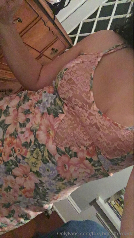 Foxybooafterdark erotic star picture