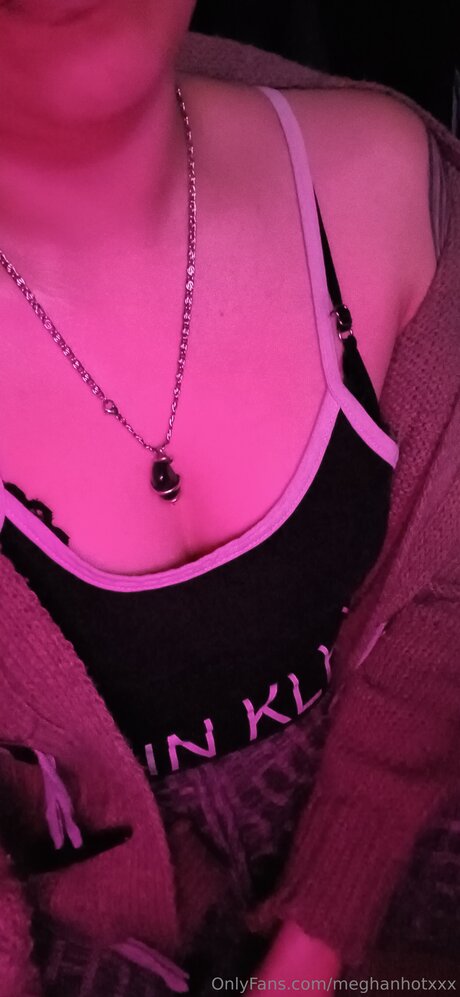 busty milf onlyfans top picture