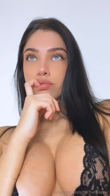 Gloomymichelle adult model picture