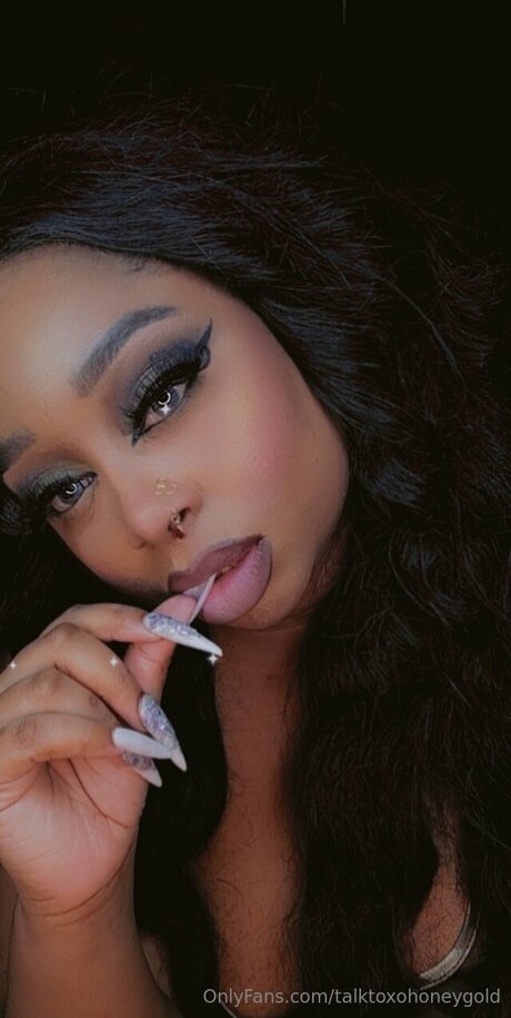 Talktoxohoneygold beautiful pornstar photo