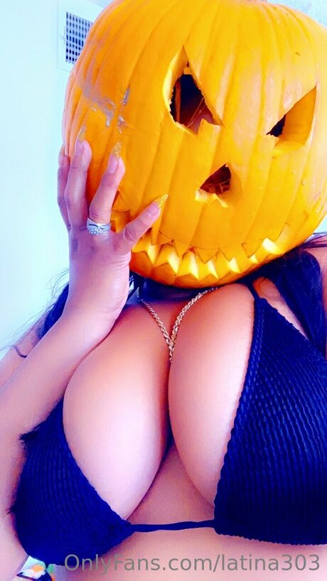 Latina303 art star photos