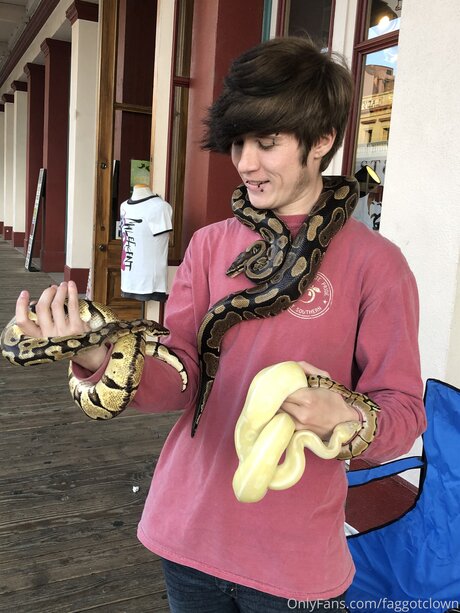 Faggotclown star sexy pic