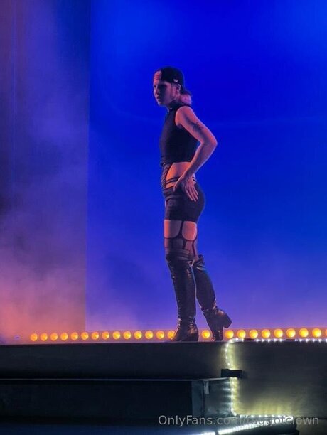 Faggotclown star adult pics