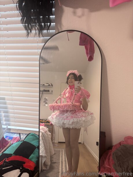 Neciarcherfree nude model photo