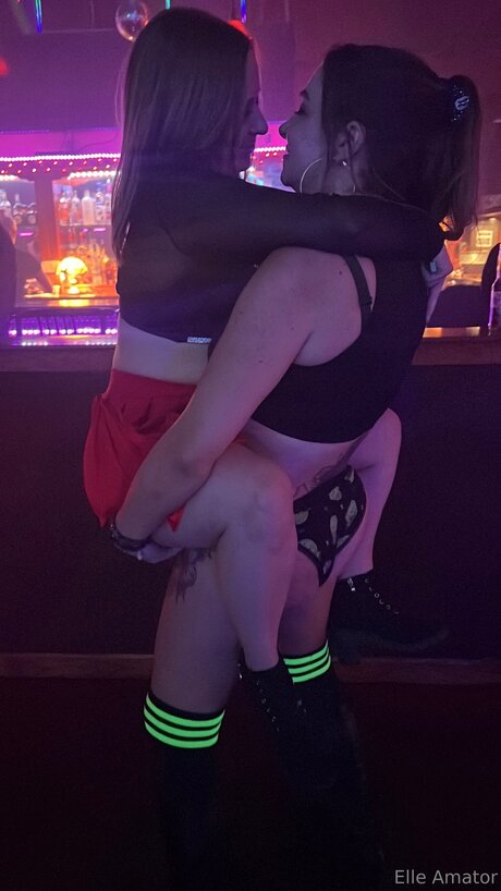 Elleamator perfect pornstar img