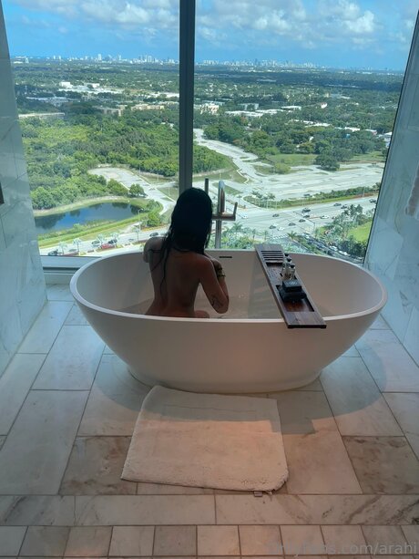 Arahi sex star images