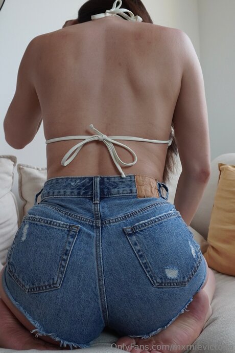 Marnievictoria naked actress gallery