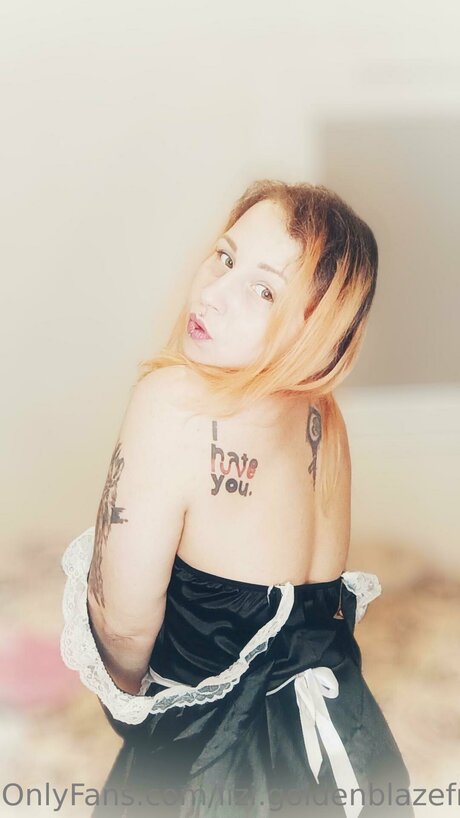 Lizi Goldenblazefree model art pic