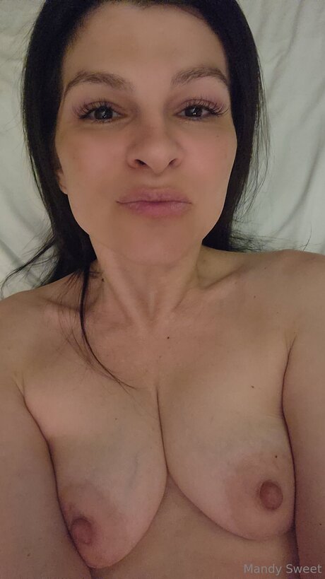 U278954958 nude model image