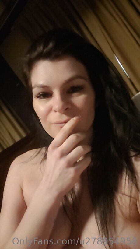 U278954958 pornstar exclusive photo