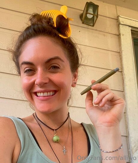 Alliwo sexy star image