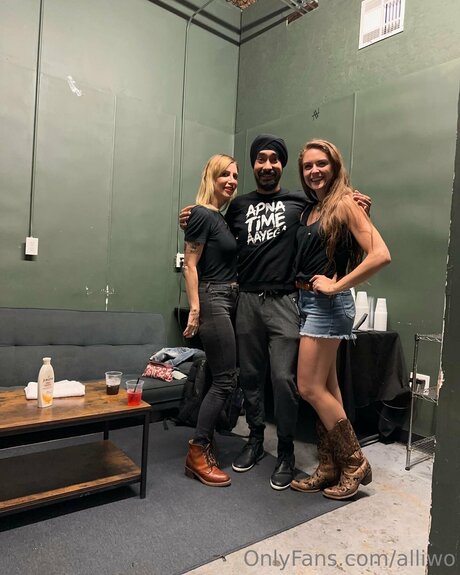 Alliwo porn actress photo