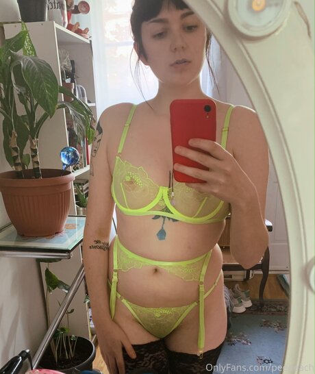 Peepeach star nude archive