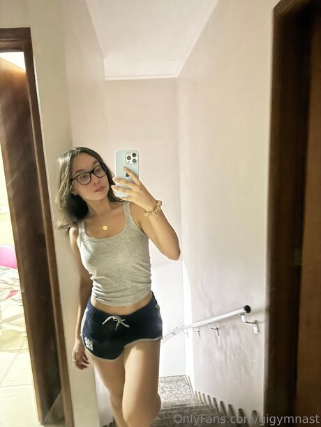 Gigymnast model nude pic