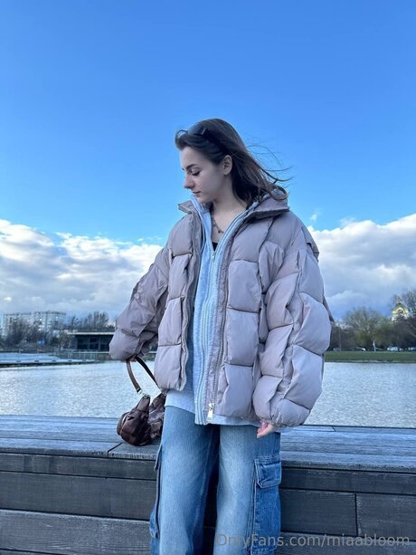 Miaabloom pornstar free photos