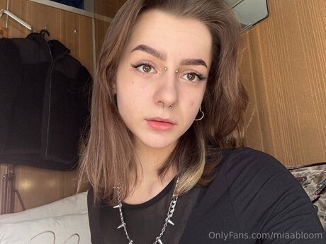 Miaabloom actress pic