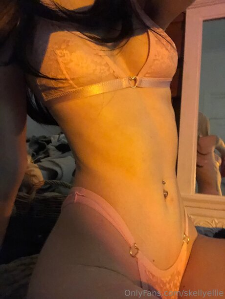 Skellyellie hot actress archive