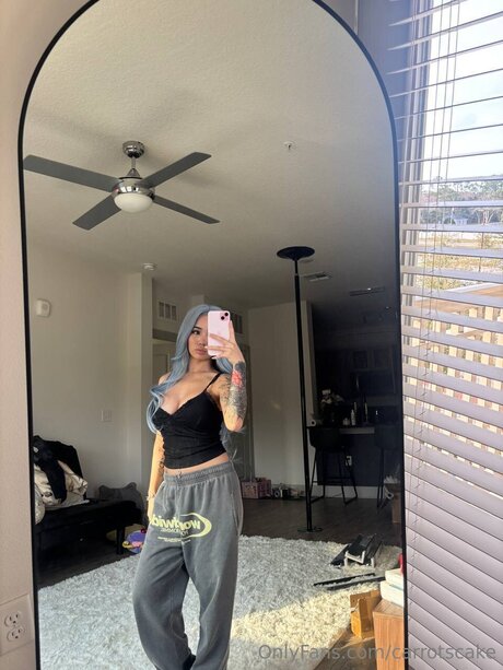 Carrotscake exclusive actress pictures