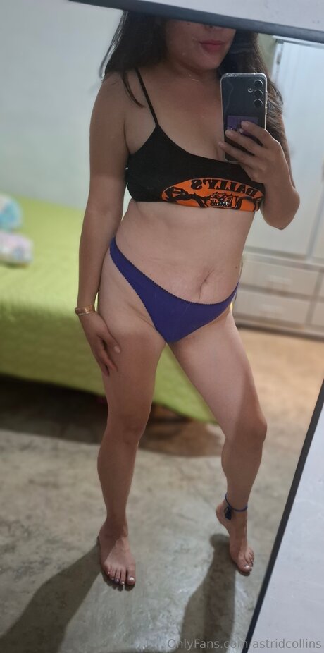 Astridcollins top model image