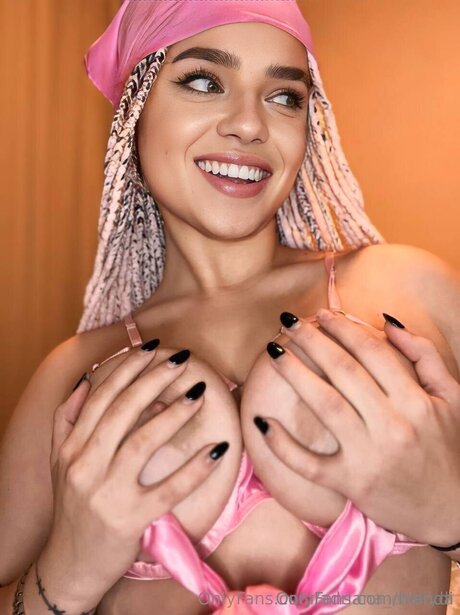 Hollydi beautiful star pictures