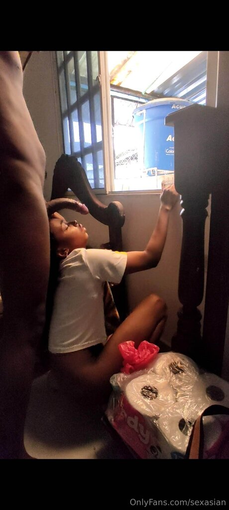 Sexasian model naked photo