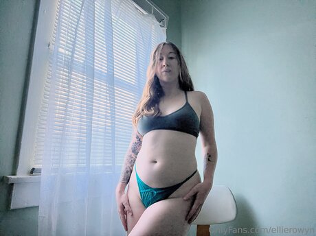 Ellierowyn sexy star pics