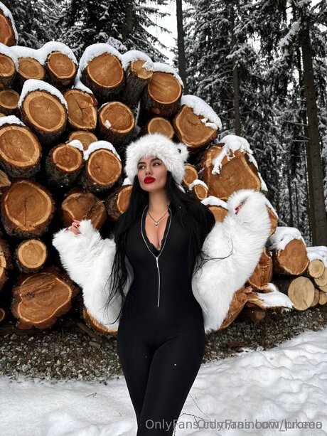 Lukeea erotic actress galleries