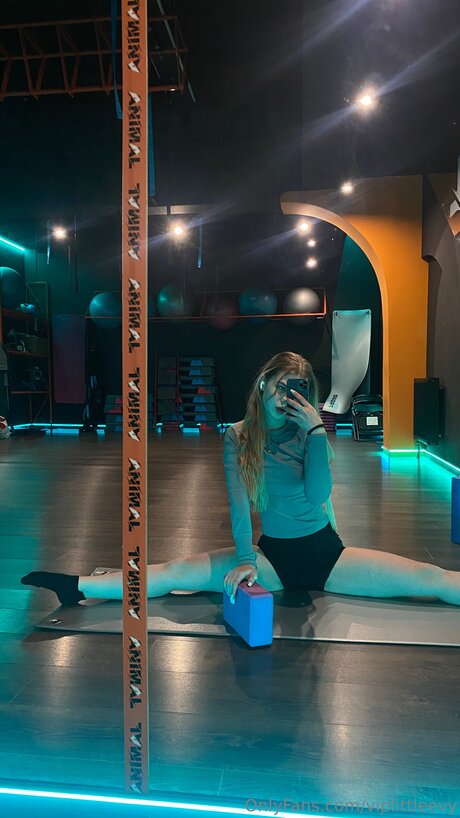 Cute Blonde Evy star hd pictures