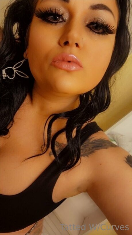 U225860105 porn model images